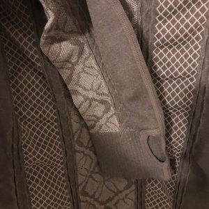 athletic essentials Tops - Athletic essentials, stretchy. Finger loops. athletic essentials Tops - Athletic essentials, stretchy. Finger loops.